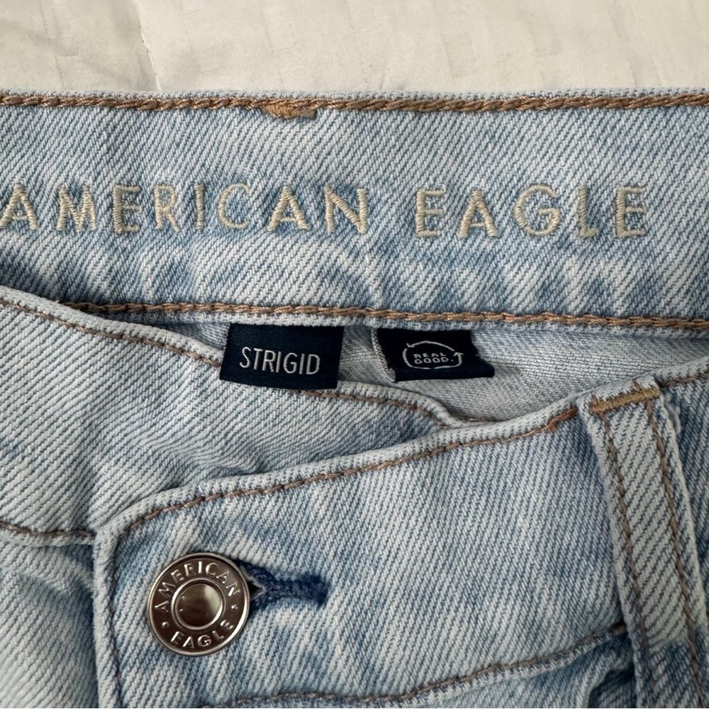 AmericanâEagle âStrigidâ Light Wash Straight Leg Jeans | Size 2 Regular - Picture 8 of 10